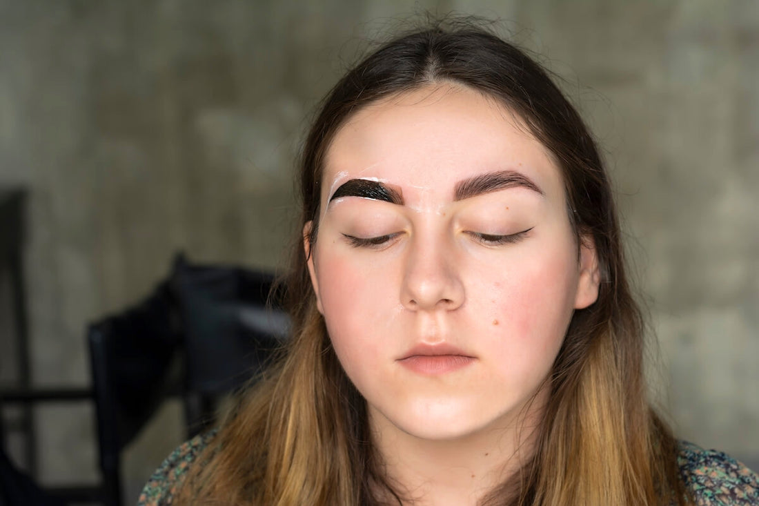 How To Dye Your Eyebrows with Henna
