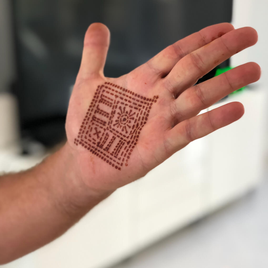 Fauzie - geometric henna design on palm