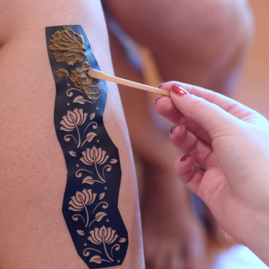 Jasmine - applying organic henna paste to henna tattoo stencil