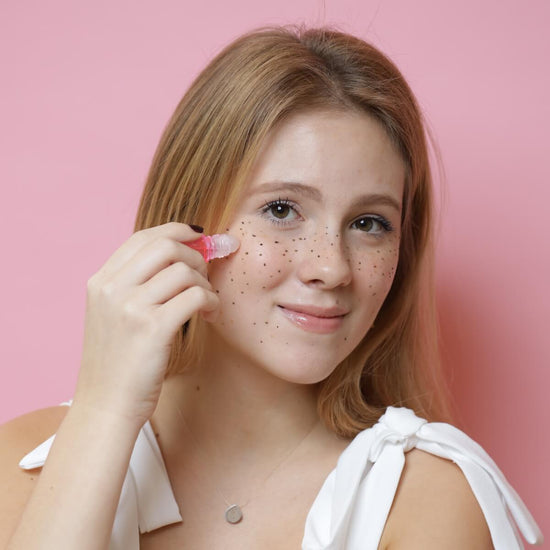Moisturizing henna freckles with coconut oil