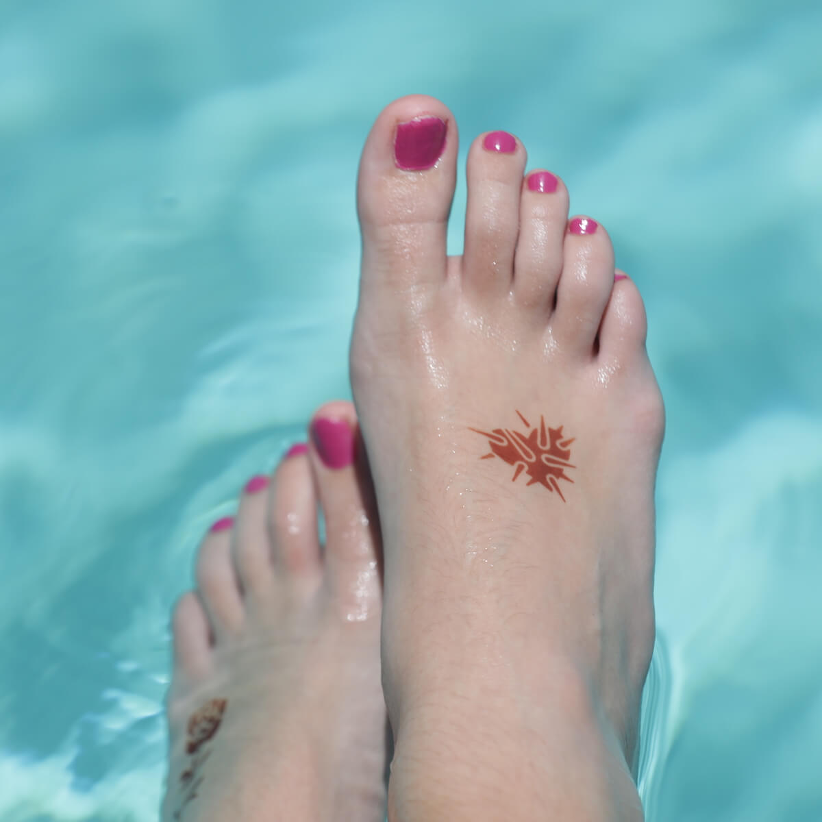 Yang - mini henna tattoos on foot