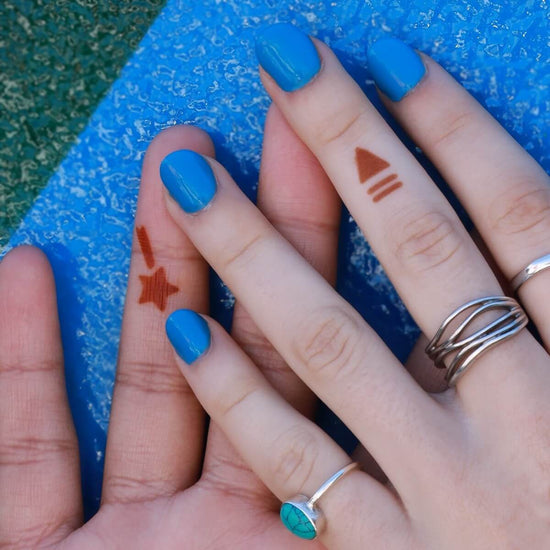 Yin - Mini henna tattoos on fingers